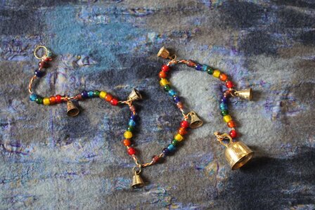 Glockenschnur 7 Glocken (1 gr&ouml;&szlig;ere  + 6 kleine Glocken Regenbogen